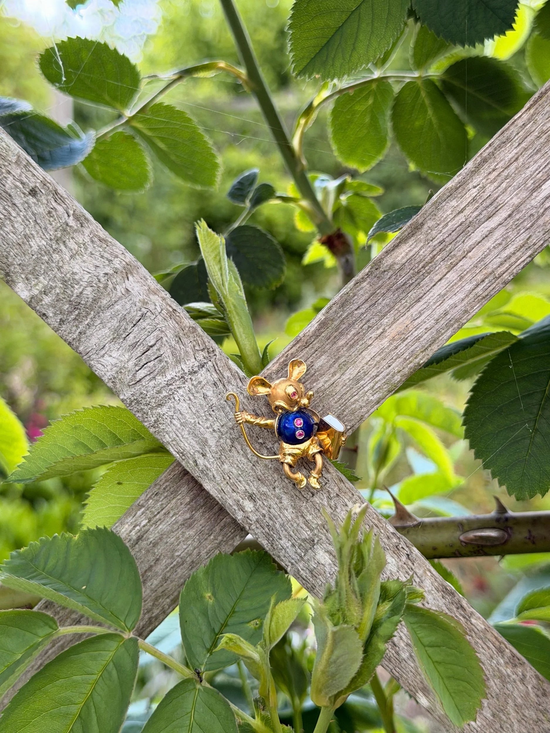 Vintage 18KT Gold Lapis Lazuli Mouse Brooch