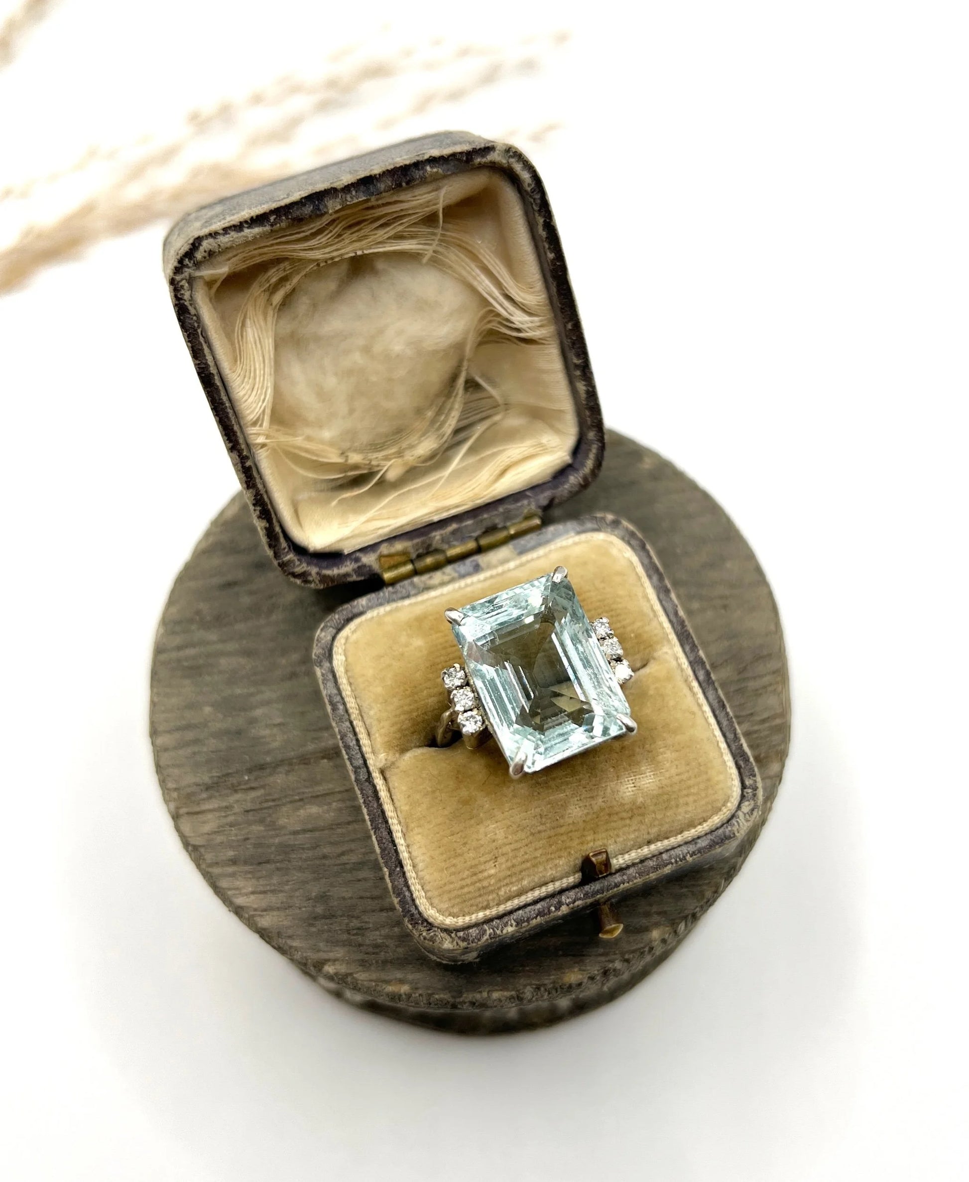 An aquamarine and diamond cocktail ring in white gold, in an antique ring box