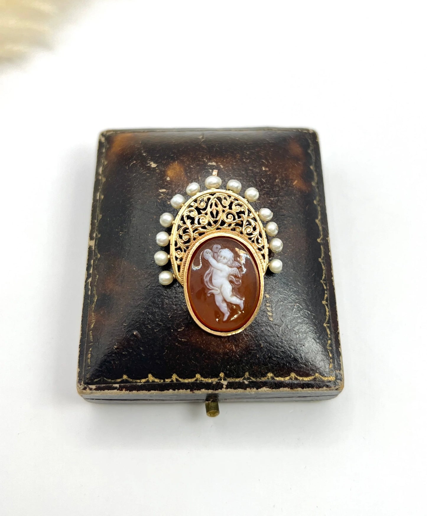 Antique 18 Carat Yellow Gold Hardstone and Natural Seed Pearl Cherub Cameo Pendant