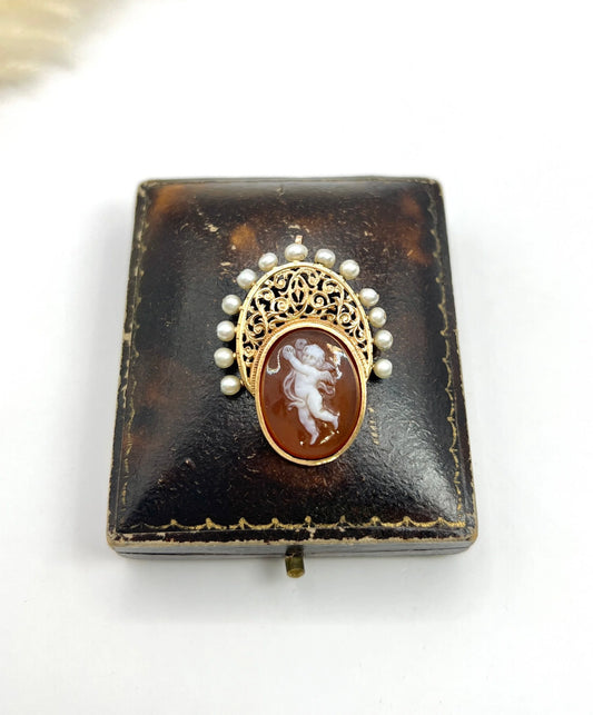 Antique 18 Carat Yellow Gold Hardstone and Natural Seed Pearl Cherub Cameo Pendant