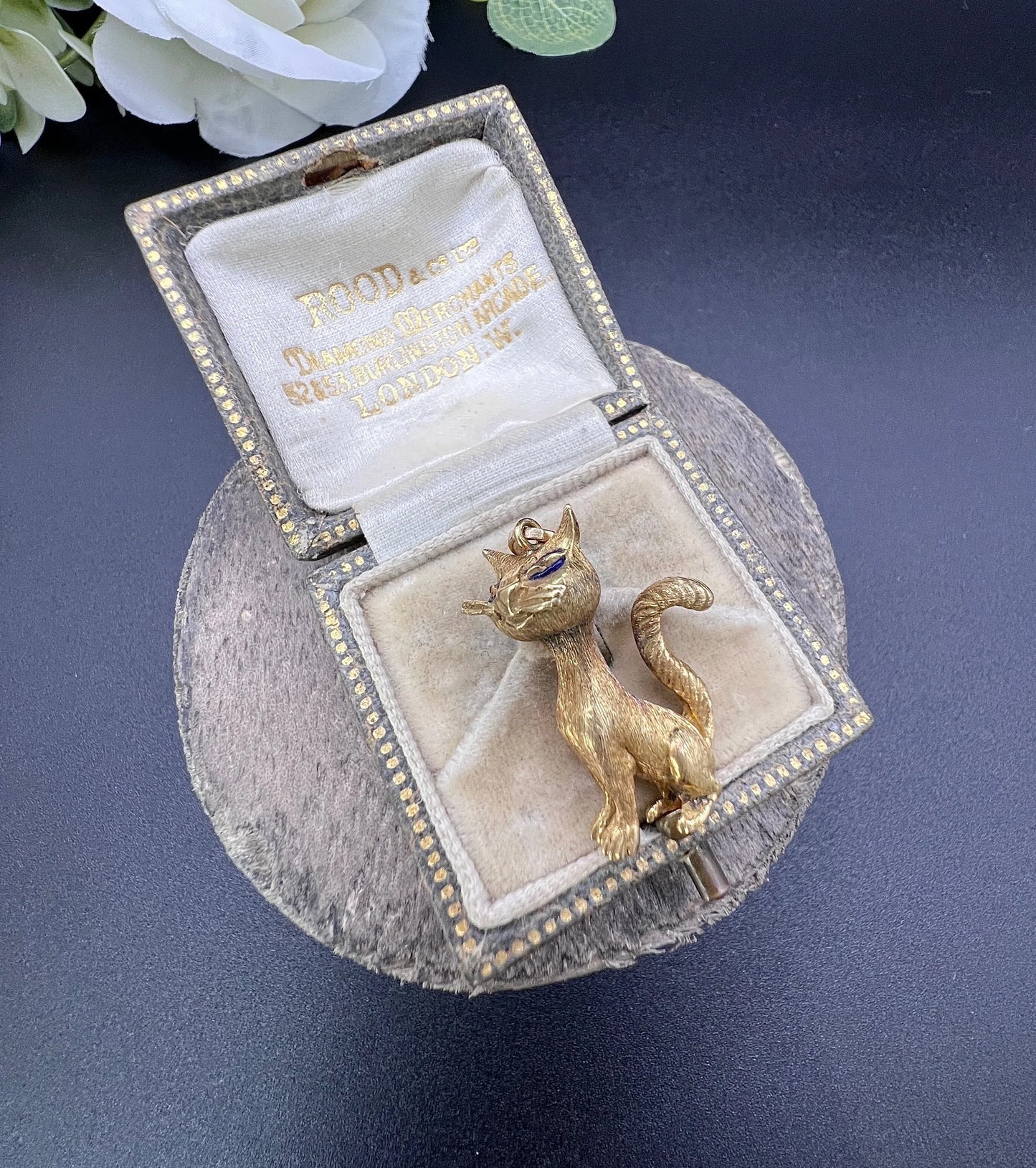 Antique 18 ct Yellow Gold, Edwardian Cat Pendant