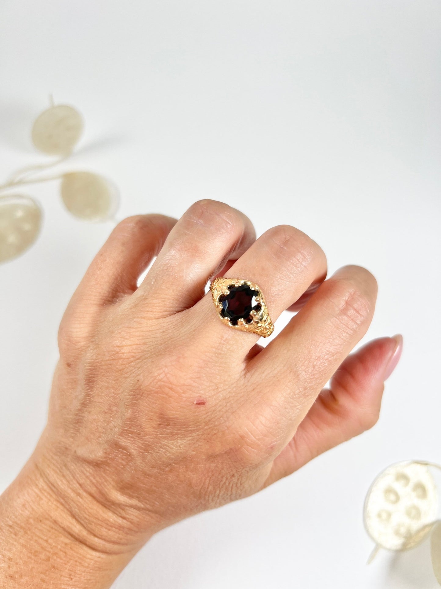 Antique 15ct Yellow Gold Stamped, Fancy Victorian Faceted Oval Garnet Ring, Hallmarked Birmingham 1890