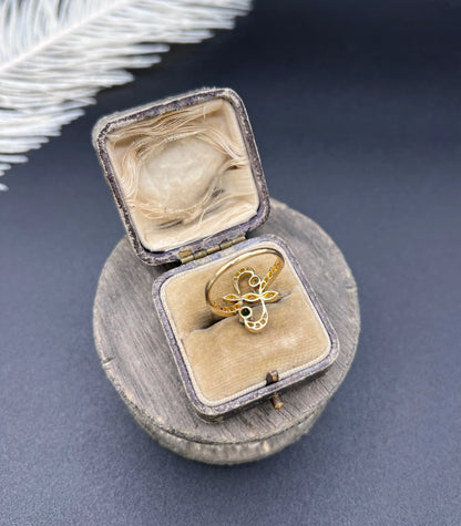 An emerald and diamond fancy openwork ring in yellow gold and platinum, in an antique ring box