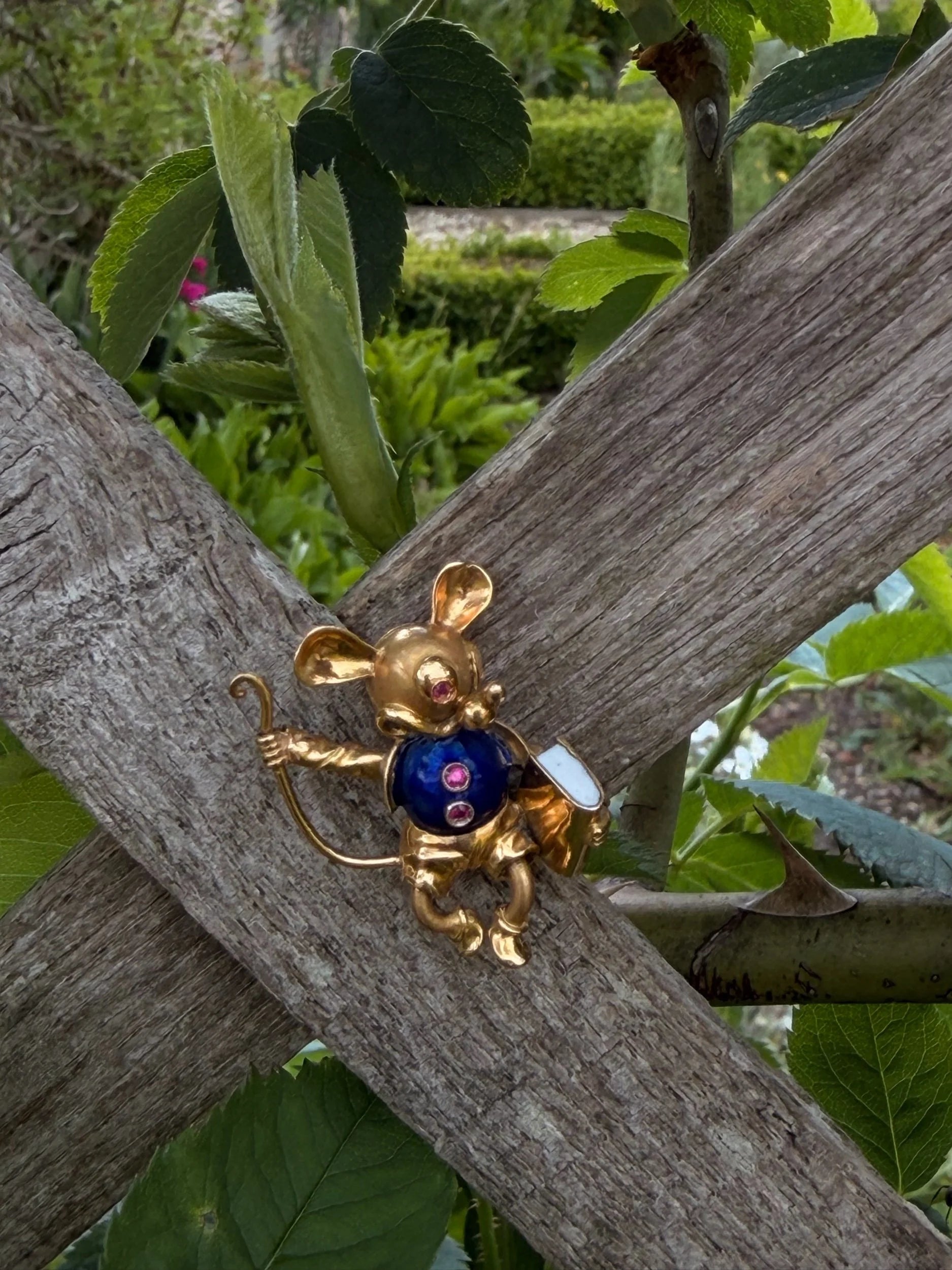 Vintage 18KT Gold Lapis Lazuli Mouse Brooch