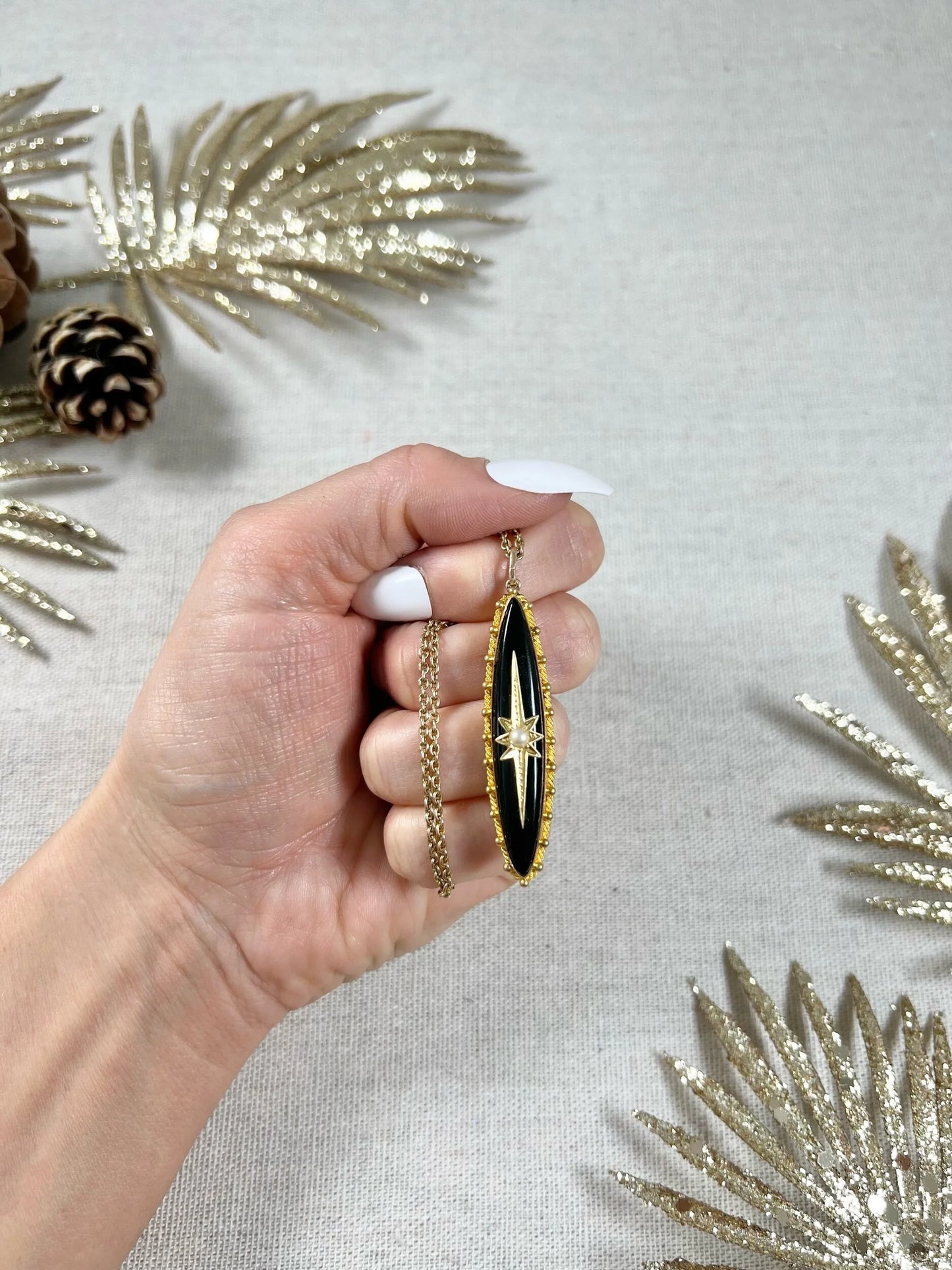 Victorian 15 Carat Yellow Gold Long Onyx Starburst Locket Pendant, Circa 1890