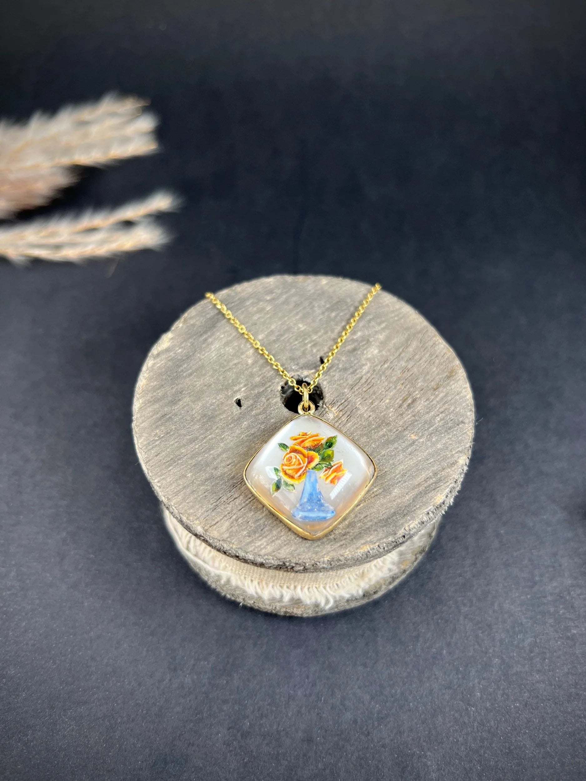 Antique 14 Carat Yellow Gold Essex Crystal Glass Vase of Flowers Pendant, Circa 1920