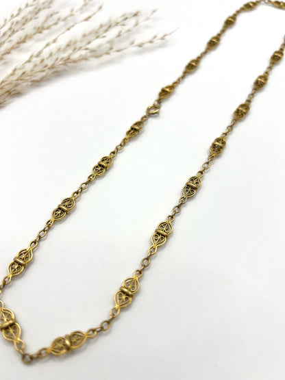 French Art Deco 18 Carat Yellow Gold Fancy Filigree Link Chain Necklace, Circa 1920