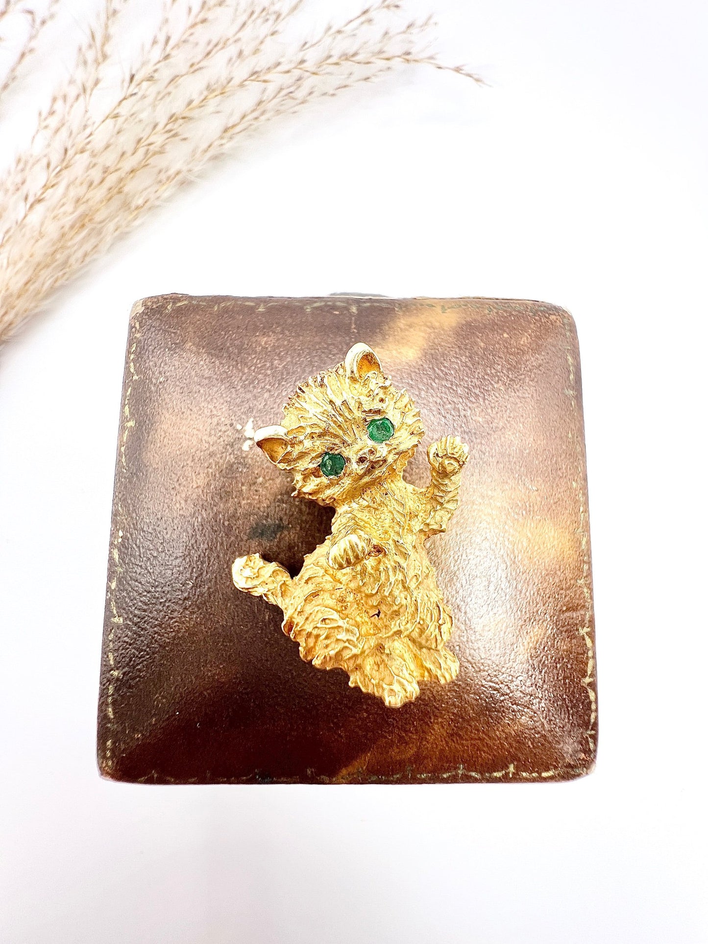 Vintage 14 Carat Yellow Gold Cat Brooch with Emerald Eyes, Circa 1960