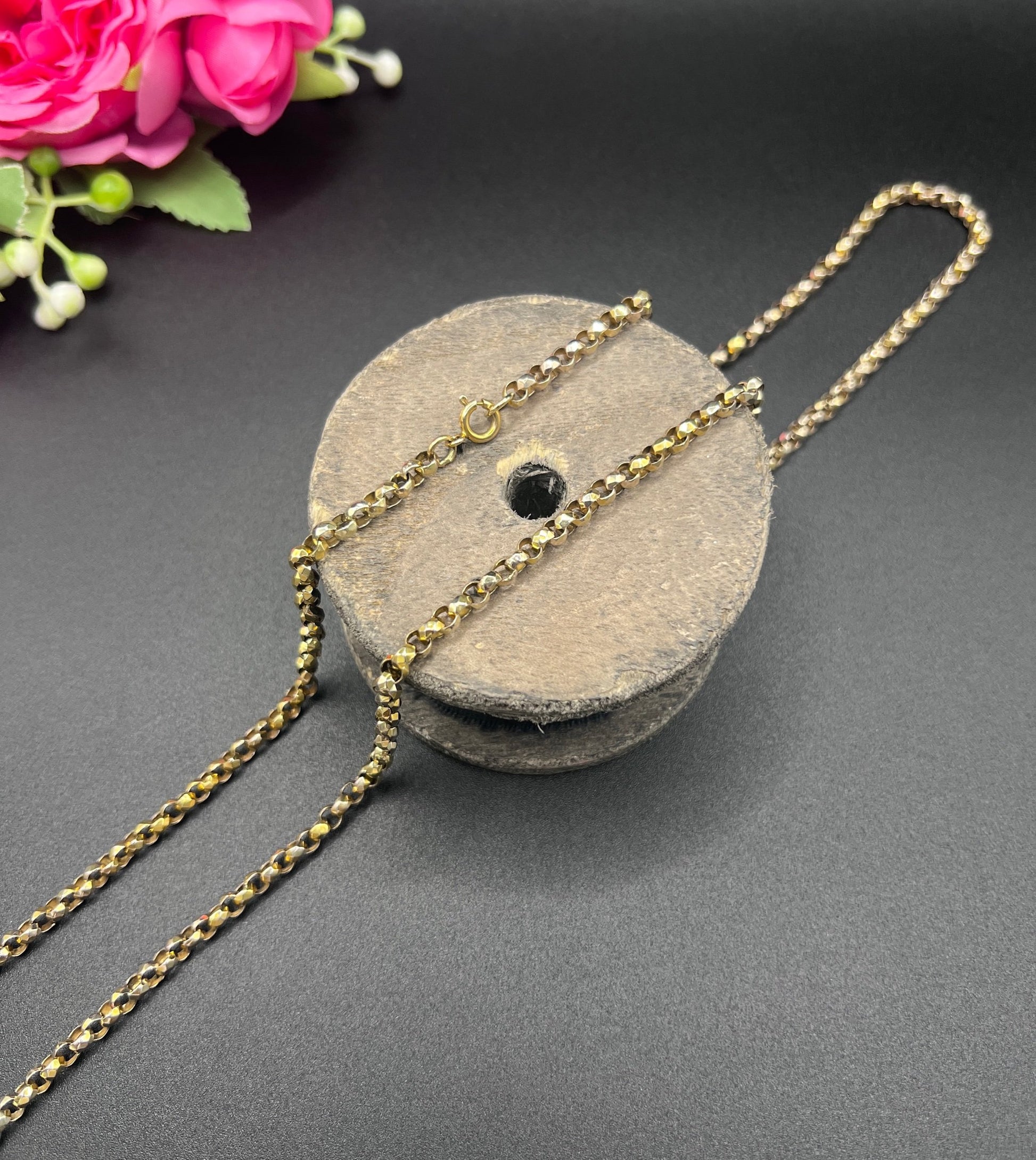 A yellow gold belcher link chain necklace