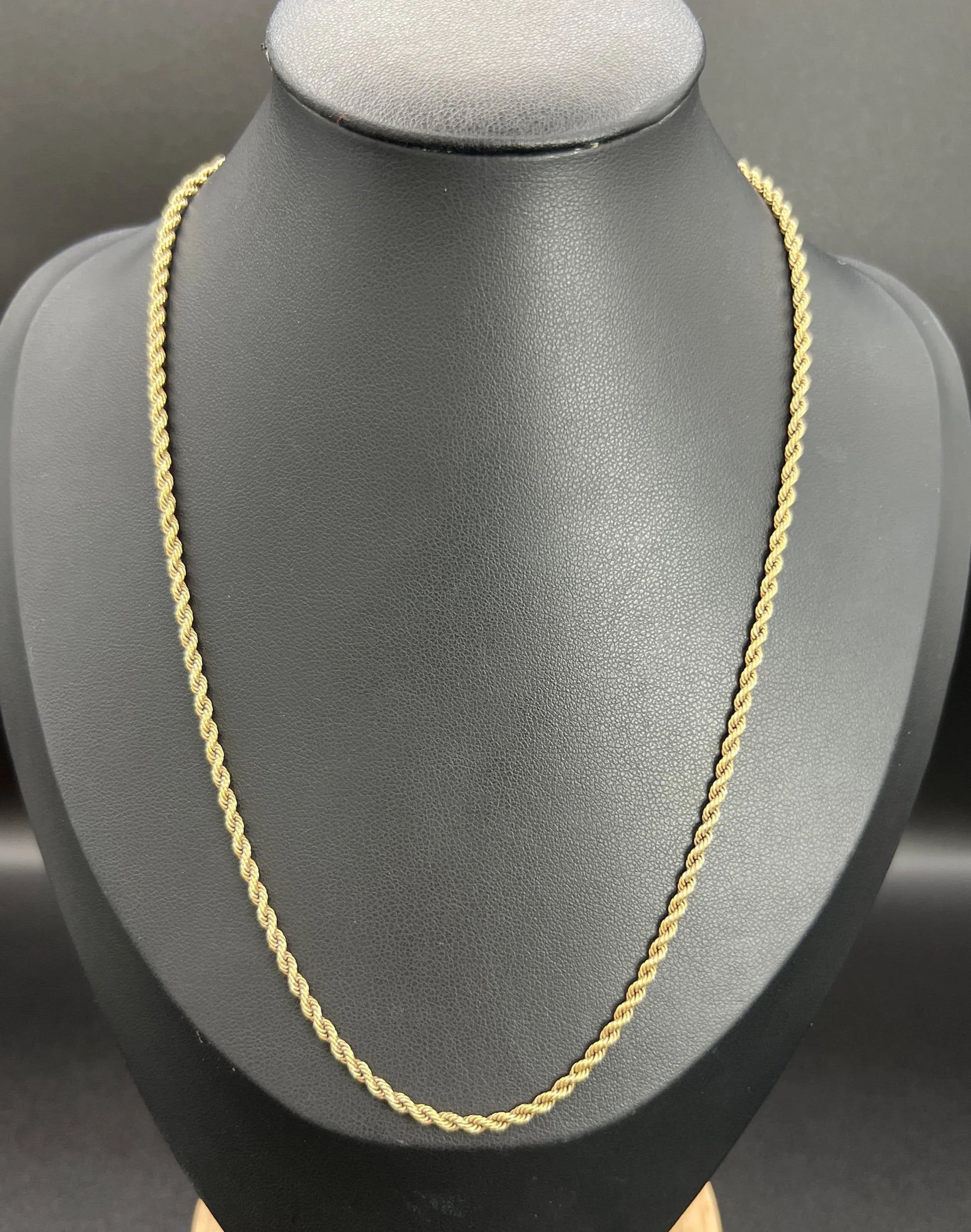 Antique 15 Carat Yellow Gold 16 1/2 Inch Solid Rope Link Chain, Circa 1890