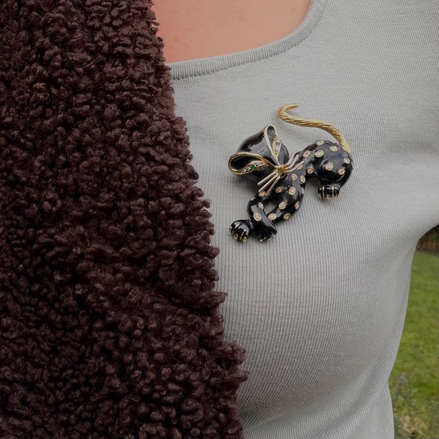 Kutchinsky gold brooch cat and diamonds black 