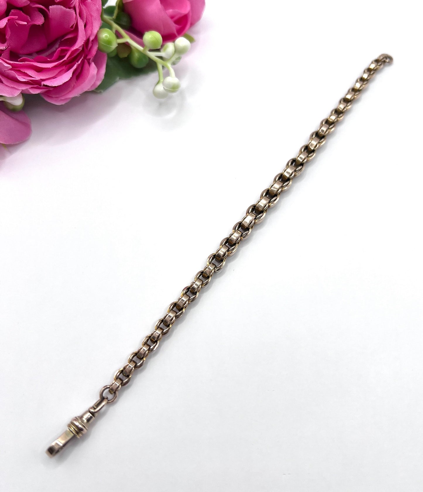 A gold round link bracelet with a lobster claw clasp