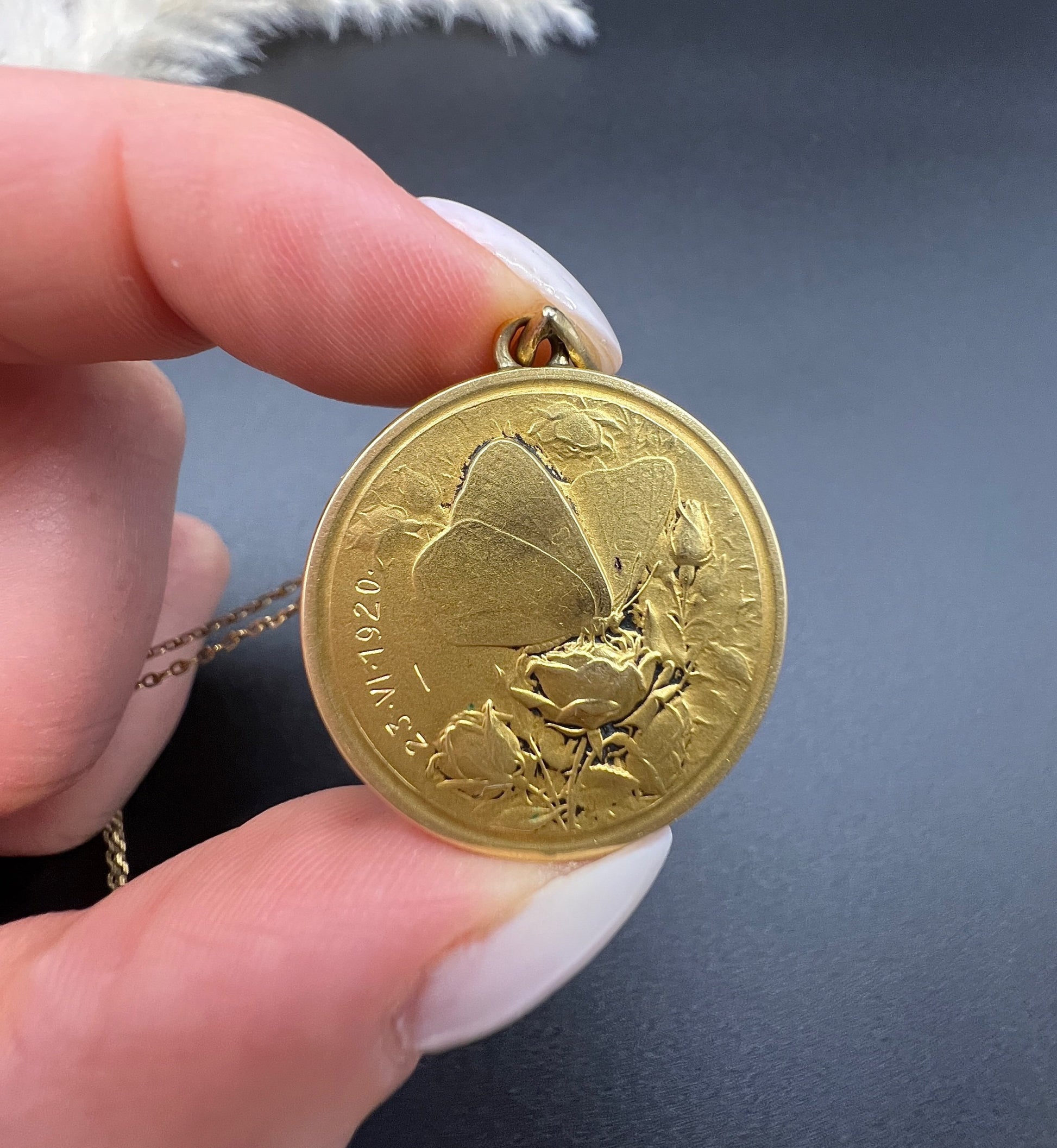 French Art Nouveau 18 Carat Gold Love Medallion by Frederic Charles Victor de Vernon