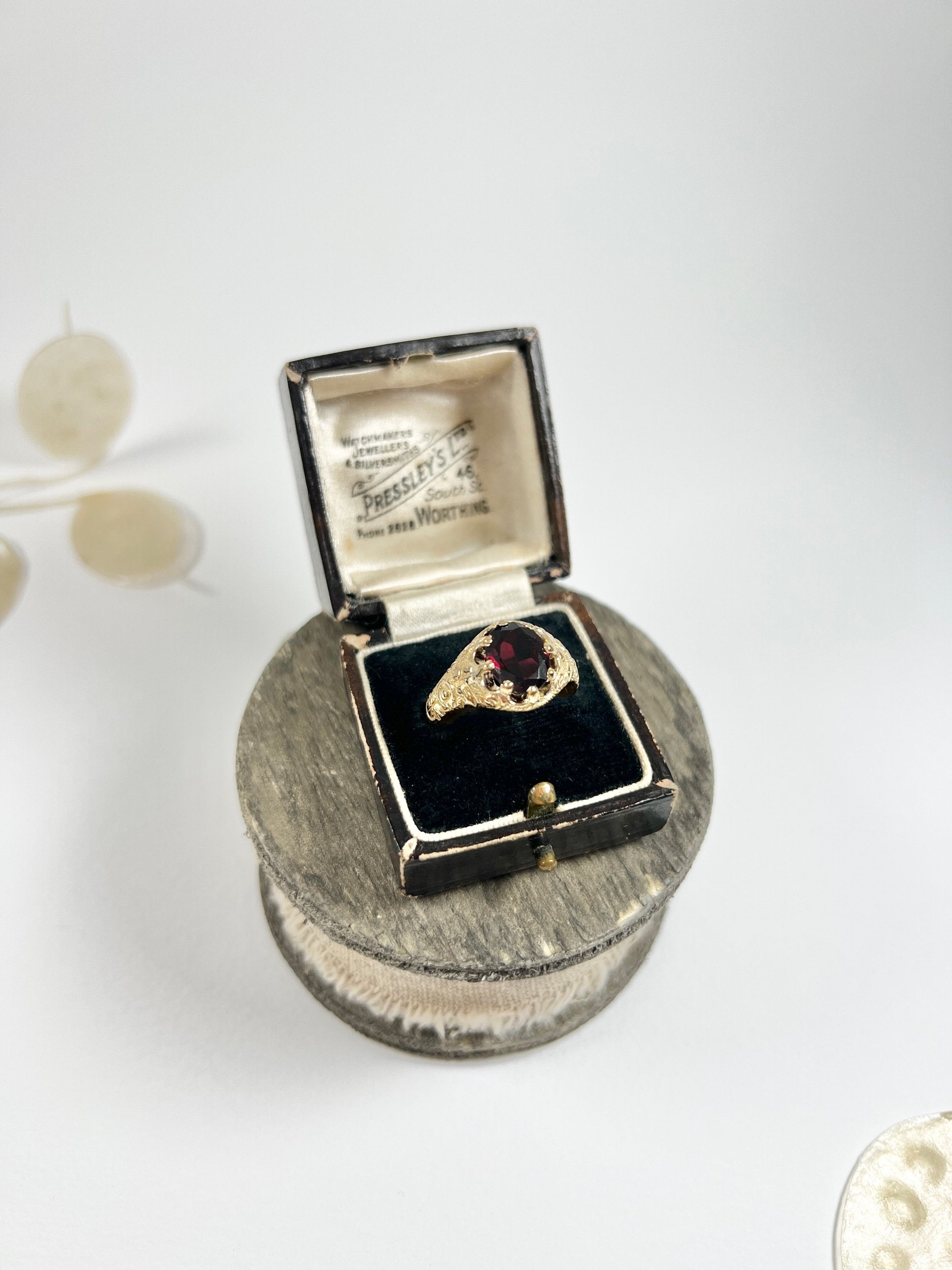 Antique 15ct Yellow Gold Stamped, Fancy Victorian Faceted Oval Garnet Ring, Hallmarked Birmingham 1890