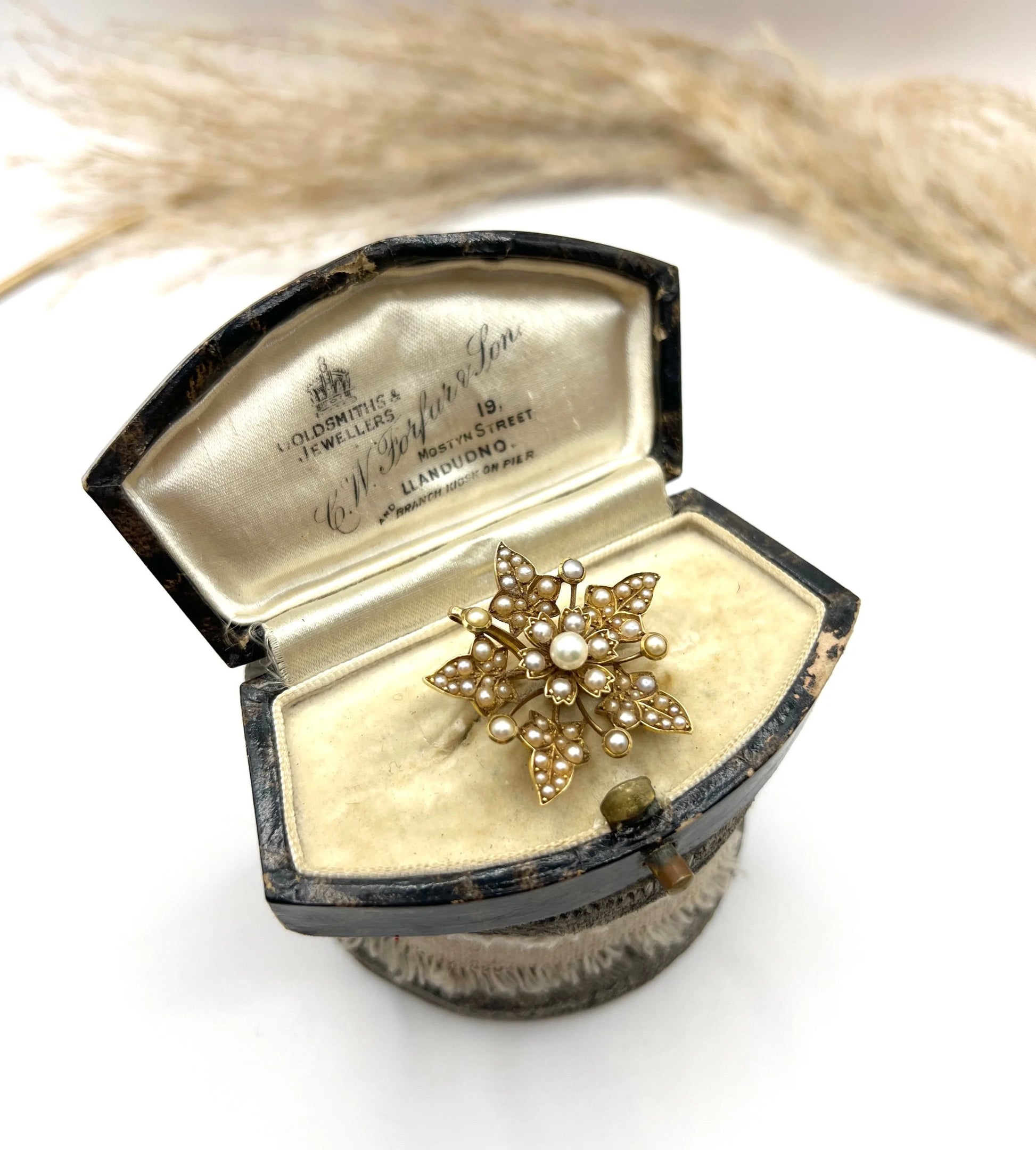 Antique 15 ct Gold, Edwardian Natural Seed Pearl Flower Pendant/Brooch