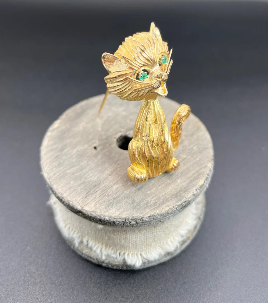 Vintage 18ct Yellow Gold Cat Brooch with Emerald Eyes