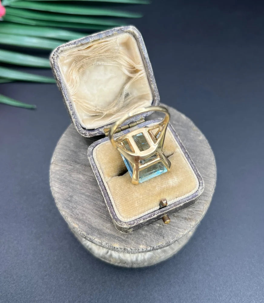 Vintage 19.64ct Aquamarine Solitaire Cocktail Ring with Baguette Diamond Shoulders