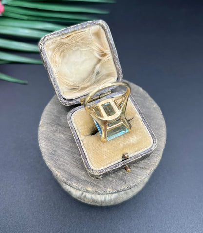 Vintage 19.64ct Aquamarine Solitaire Cocktail Ring with Baguette Diamond Shoulders
