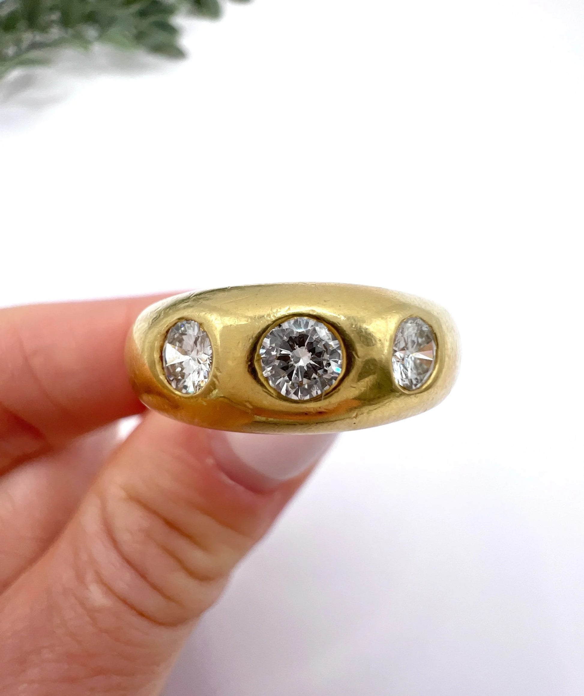 Vintage 18 Carat Yellow Gold Three Stone Diamond Band Ring, Hallmarked London 1992