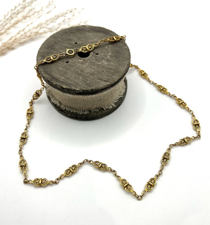 French Art Deco 18 Carat Yellow Gold Fancy Filigree Link Chain Necklace, Circa 1920