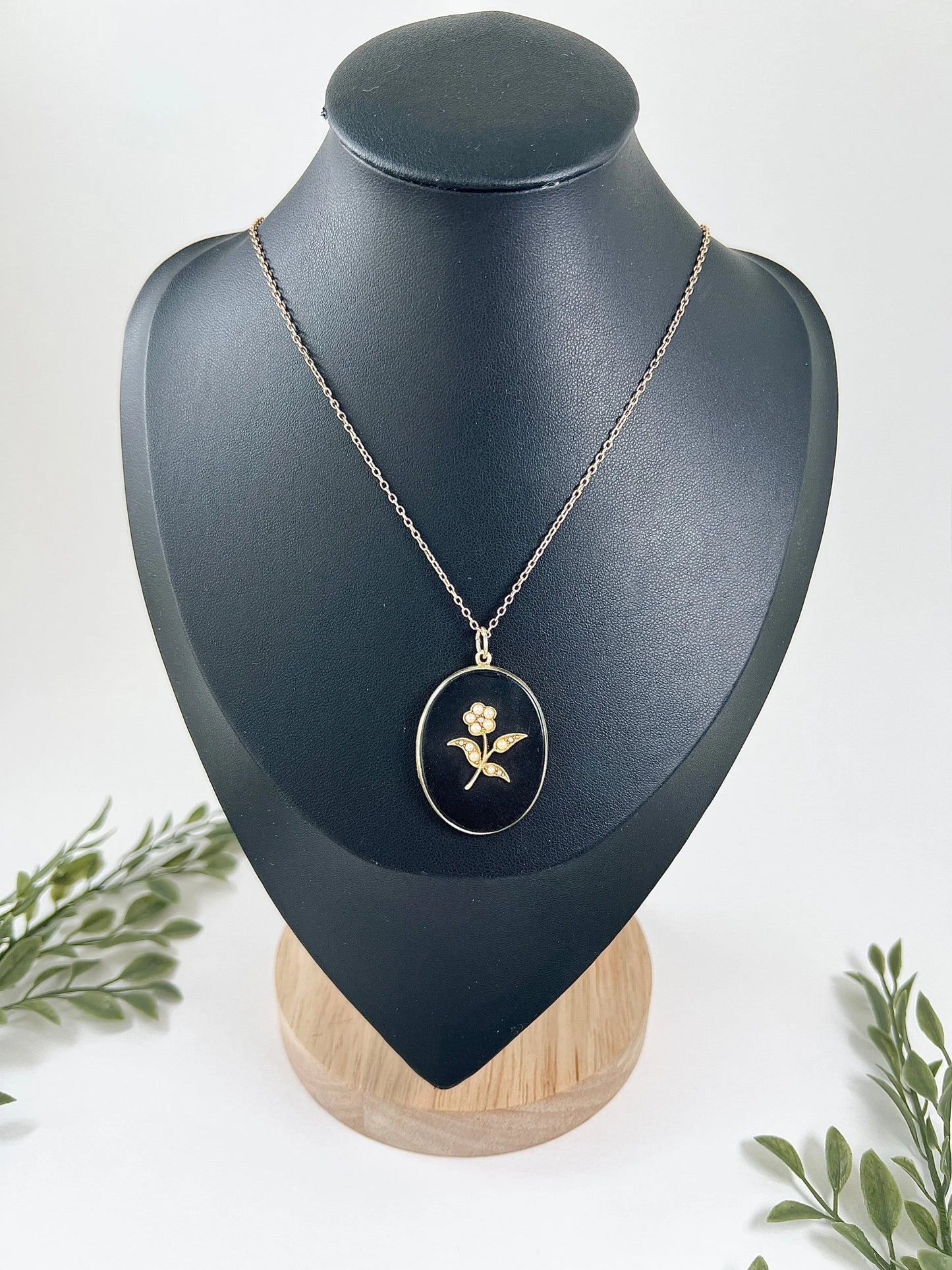 Edwardian 18 Carat Yellow Gold Onyx and Seed Pearl Flower Locket, Circa 1900