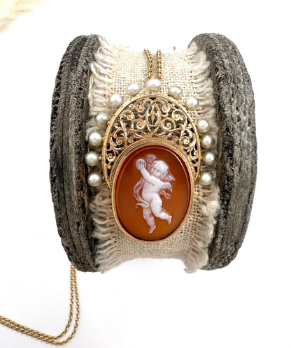 Antique 18 Carat Yellow Gold Hardstone and Natural Seed Pearl Cherub Cameo Pendant