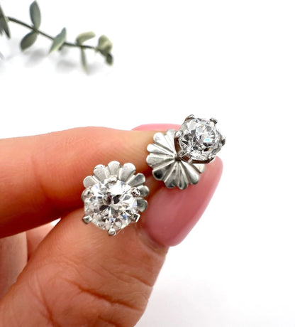 Vintage 0.95ct Diamond Stud Earrings with Screw Back Fittings in Platinum