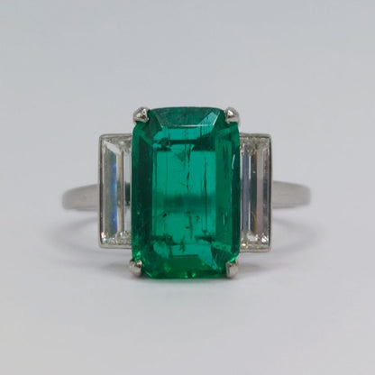 Colombian Emerald Ring with Baguette Diamond Shoulders in Platinum
