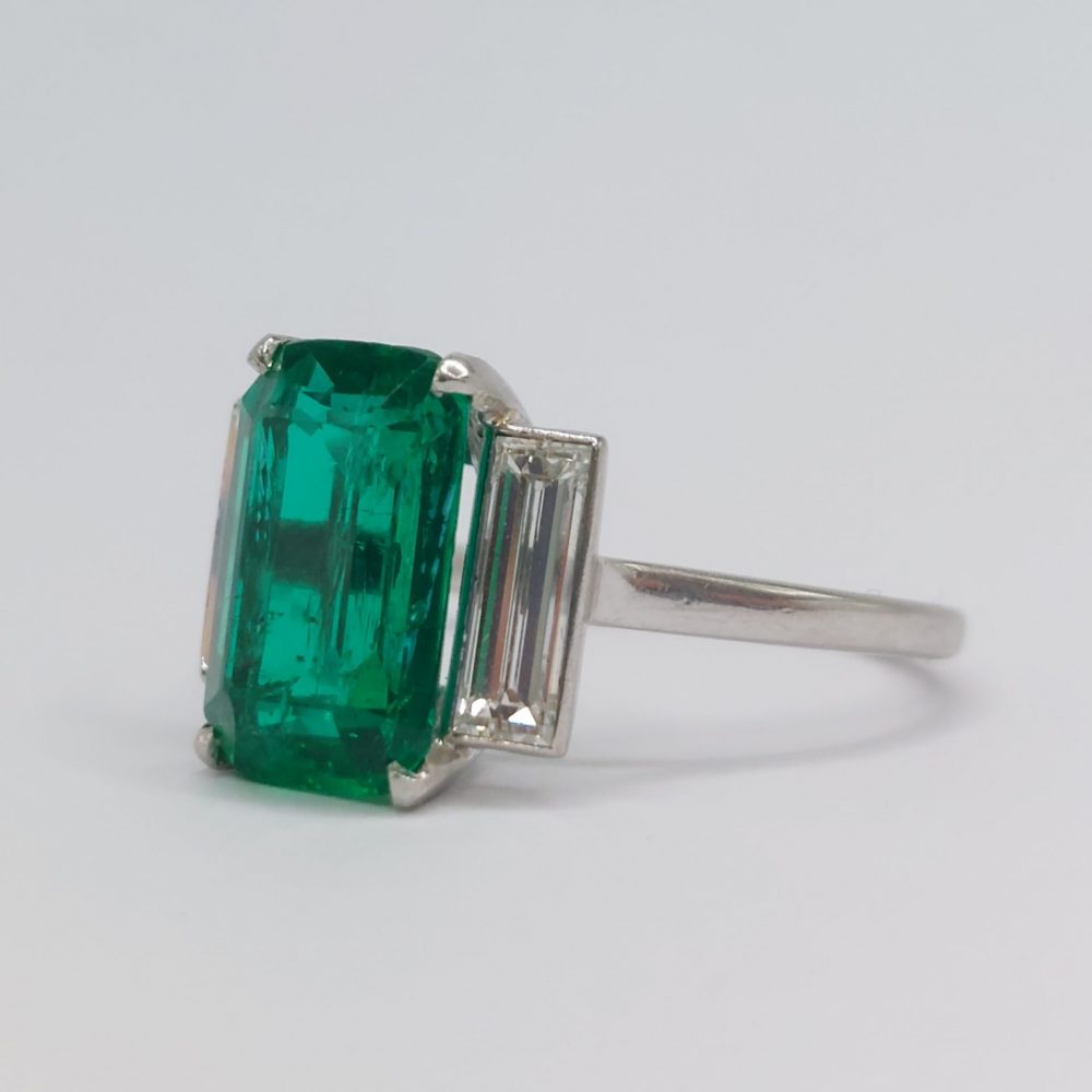Colombian Emerald Ring with Baguette Diamond Shoulders in Platinum