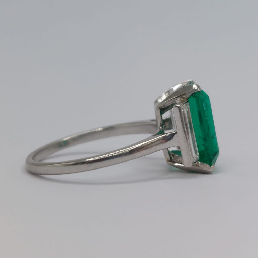 Colombian Emerald Ring with Baguette Diamond Shoulders in Platinum