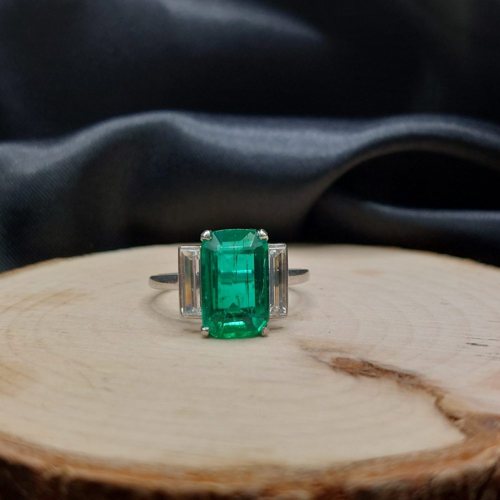 Colombian Emerald Ring with Baguette Diamond Shoulders in Platinum