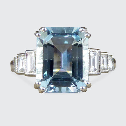 Contemporary 2.80ct Aquamarine and Diamond Ring