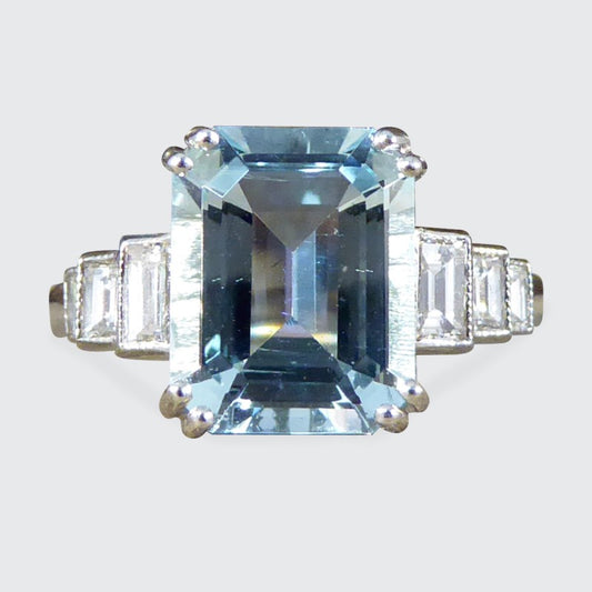 Contemporary 2.80ct Aquamarine and Diamond Ring
