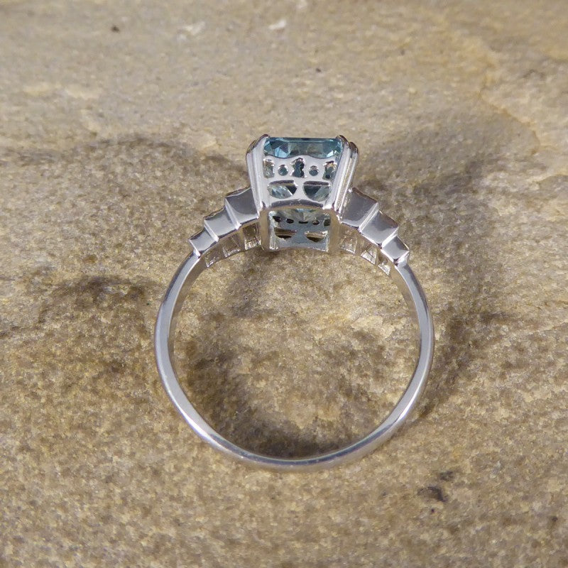 Contemporary 2.80ct Aquamarine and Diamond Ring