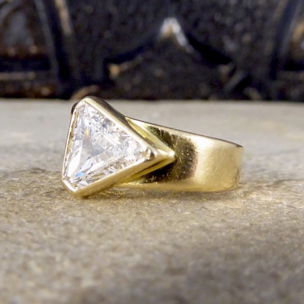 Contemporary Kite Shape Diamond 1.15ct Gold Ring