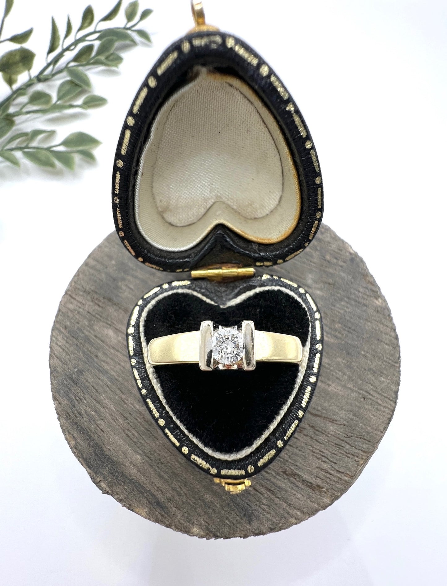 A brilliant cut diamond solitaire ring in yellow gold, in a heart-shaped ring box