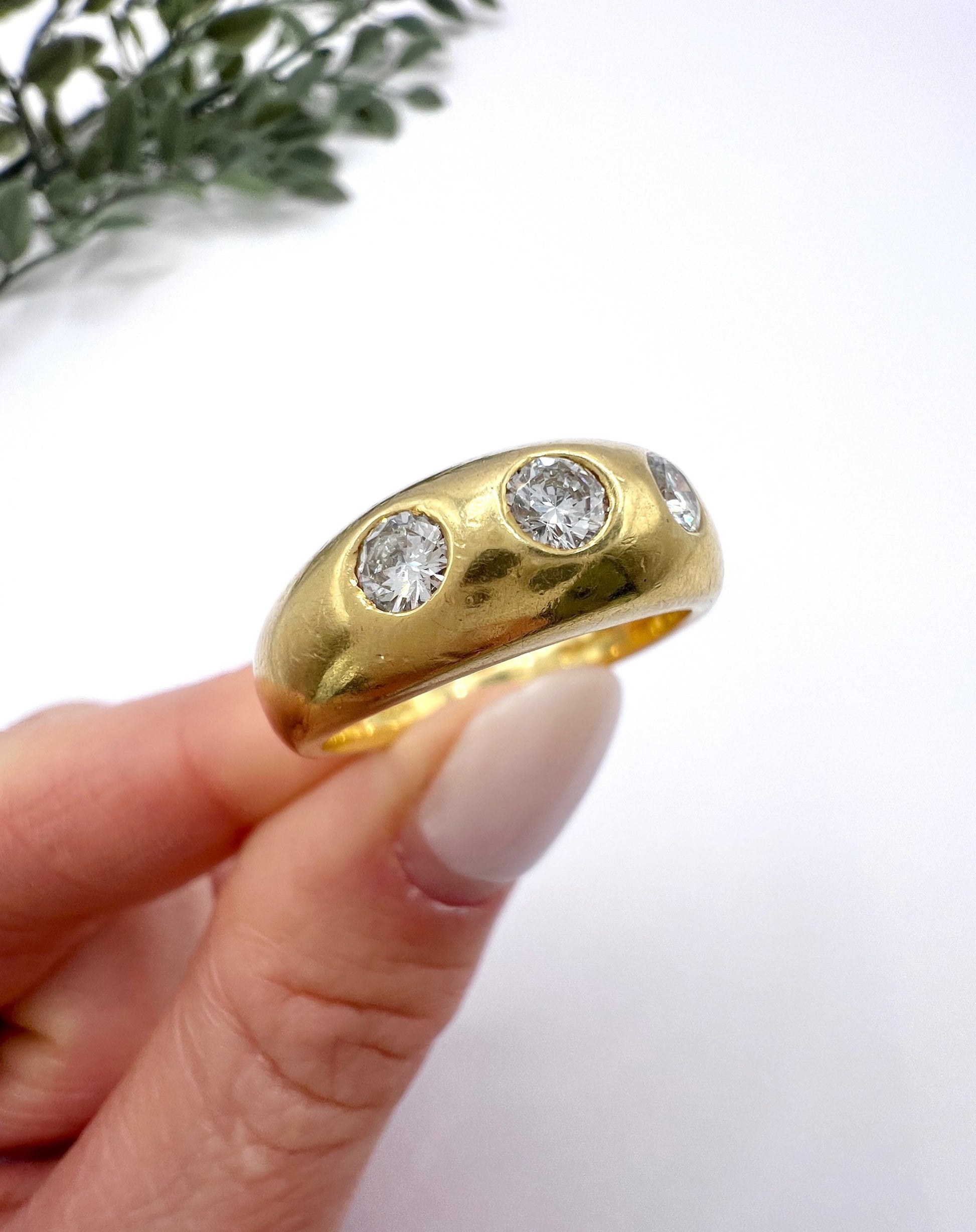 Vintage 18 Carat Yellow Gold Three Stone Diamond Band Ring, Hallmarked London 1992
