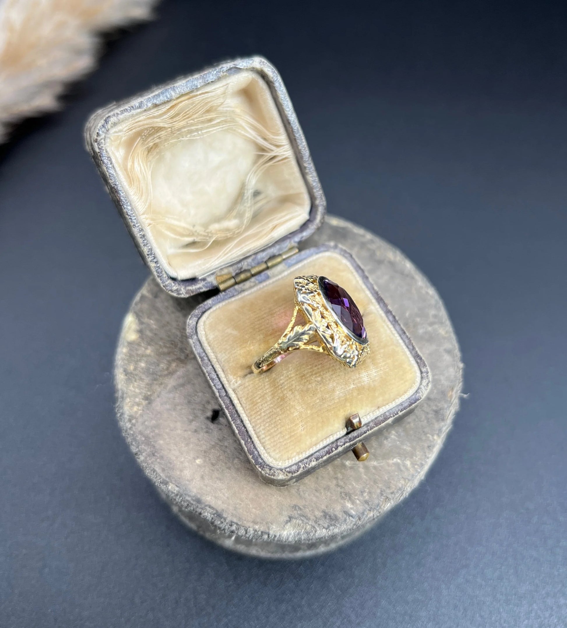 Art Nouveau 18 Carat Yellow and White Gold Oval Amethyst Ring