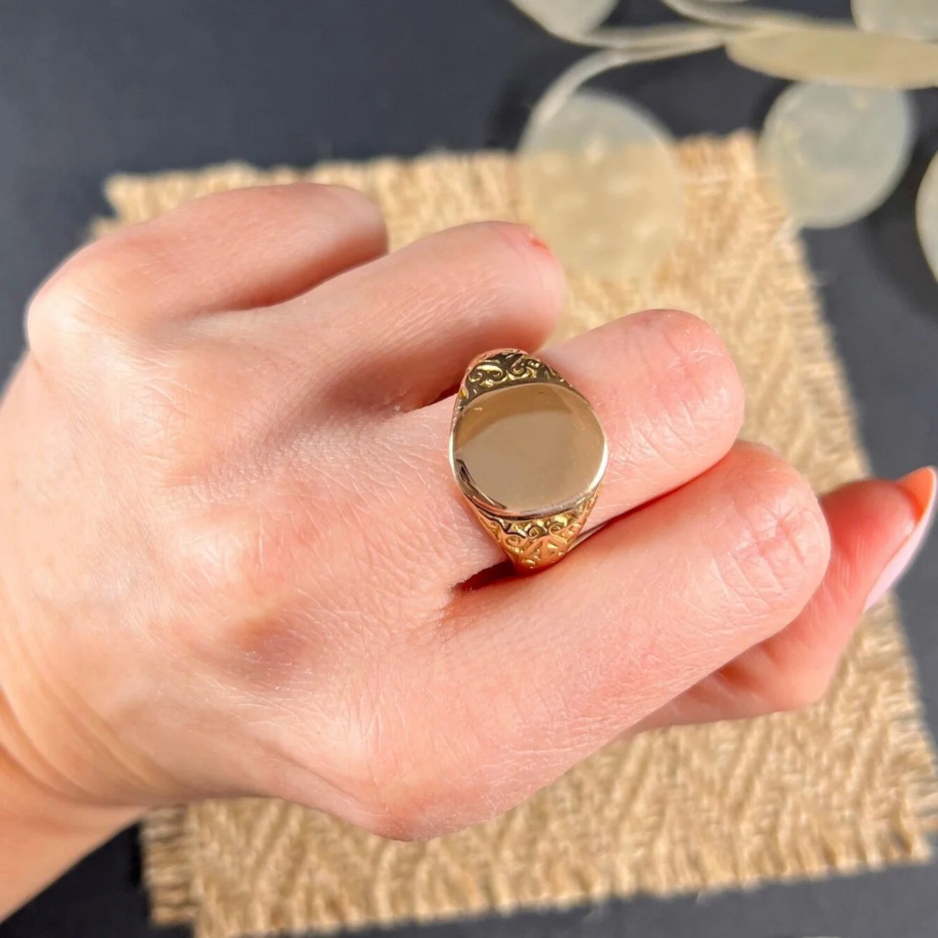 Antique 18 ct Gold, Oval Signet Ring Hand Carved Shoulders Hallmarked Chester 1916