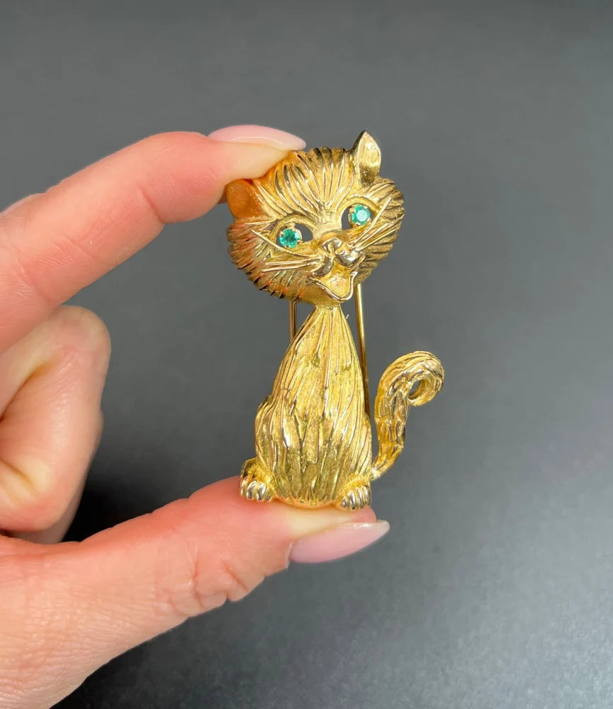 Vintage 18ct Yellow Gold Cat Brooch with Emerald Eyes