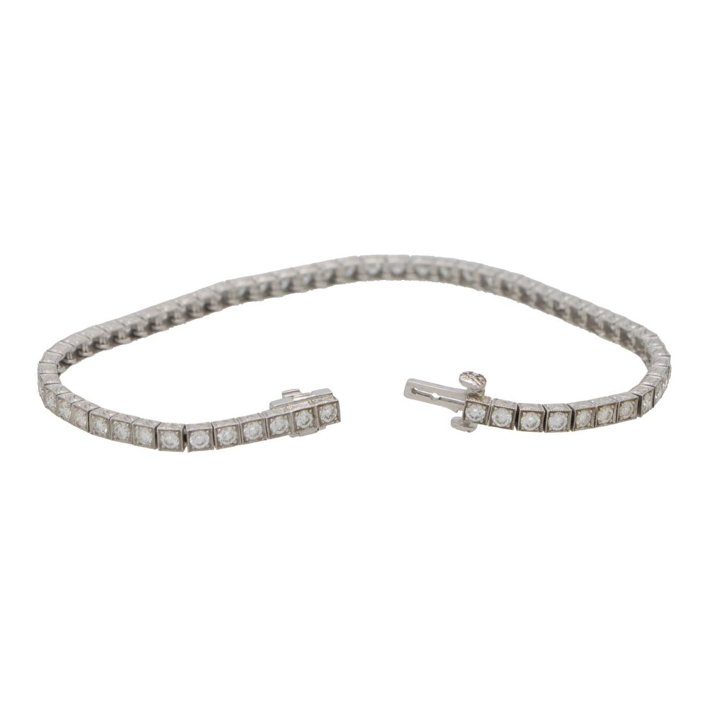 Contemporary 2.52 Carat Diamond Line Tennis Bracelet In Platinum
