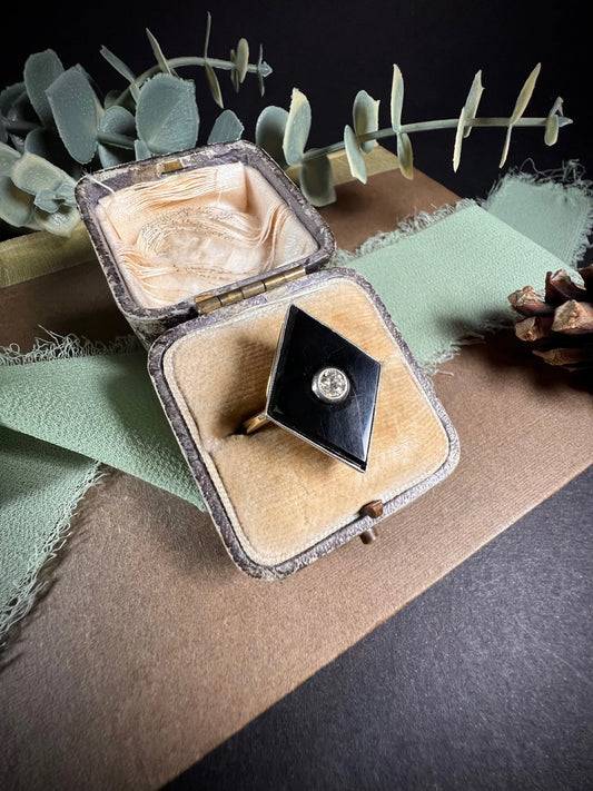 Antique 18ct Yellow Gold, 1920s Art Deco era Onyx & Diamond Ring
