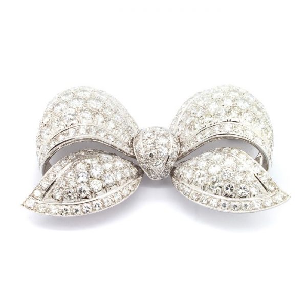 DIAMOND BOW BROOCH, 22 carats