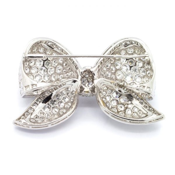 DIAMOND BOW BROOCH, 22 carats