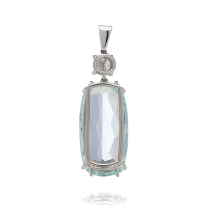 White gold pendant with 8.68 Aquamarine and one diamond, made in 21st century.