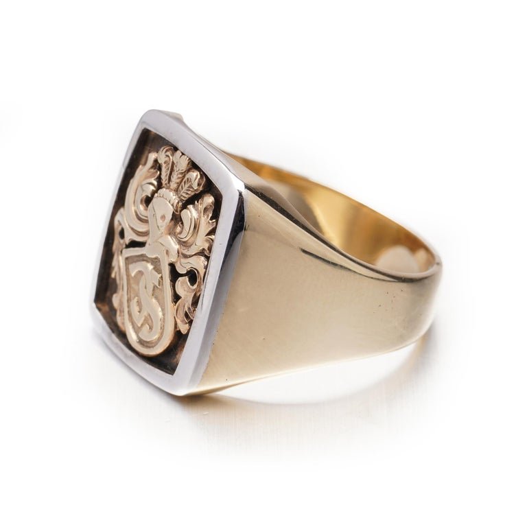 Vintage Coat of Arms Gold Signet Ring Circa 1990's.