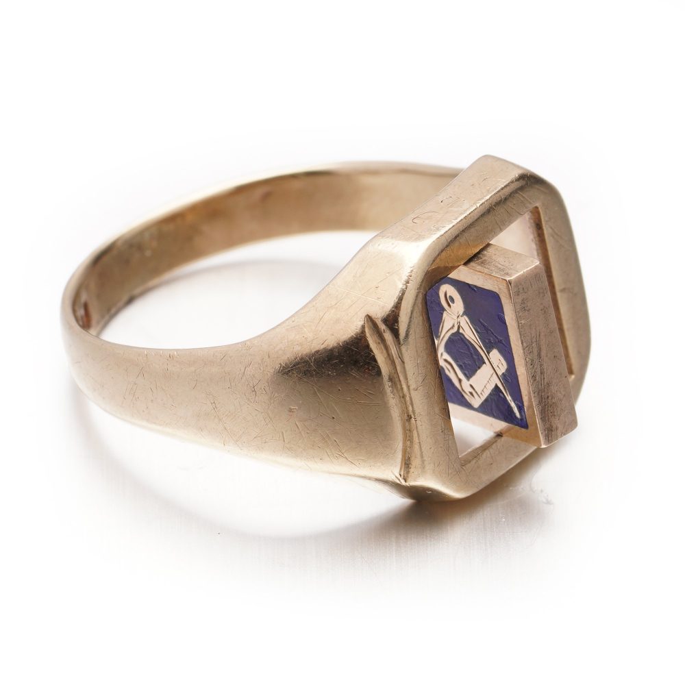 Vintage Masonic 9ct Yellow Gold Swivel Signet Ring, blue enamel freemason emblem of compass and ruler to the front swivel and engraved letter N to reverse, Circa 1977