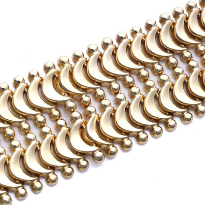 Vintage Retro 18ct Yellow Gold Wide Cuff Bracelet composed of double chevron links. Circa 1940s-1960s