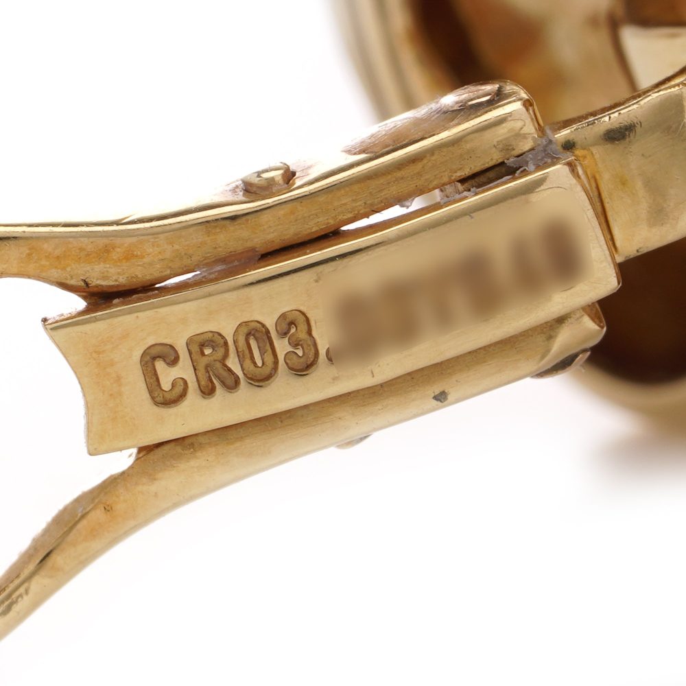 Van Cleef & Arpels clip-on earrings in gold with a heart-shaped design.