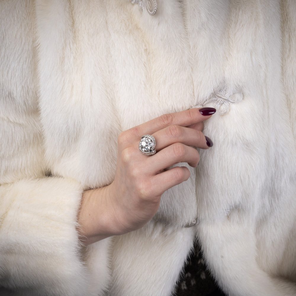 Vintage Van Cleef Arpels Platinum Ring With 4.2 Carats Of Diamonds